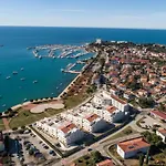 Humagum Sea View Apartment - Garden Palace Umag