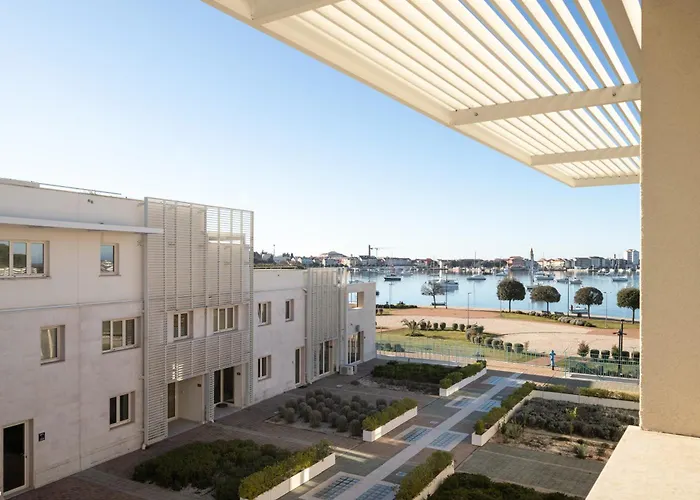 Humagum Sea View Apartment - Garden Palace Umag