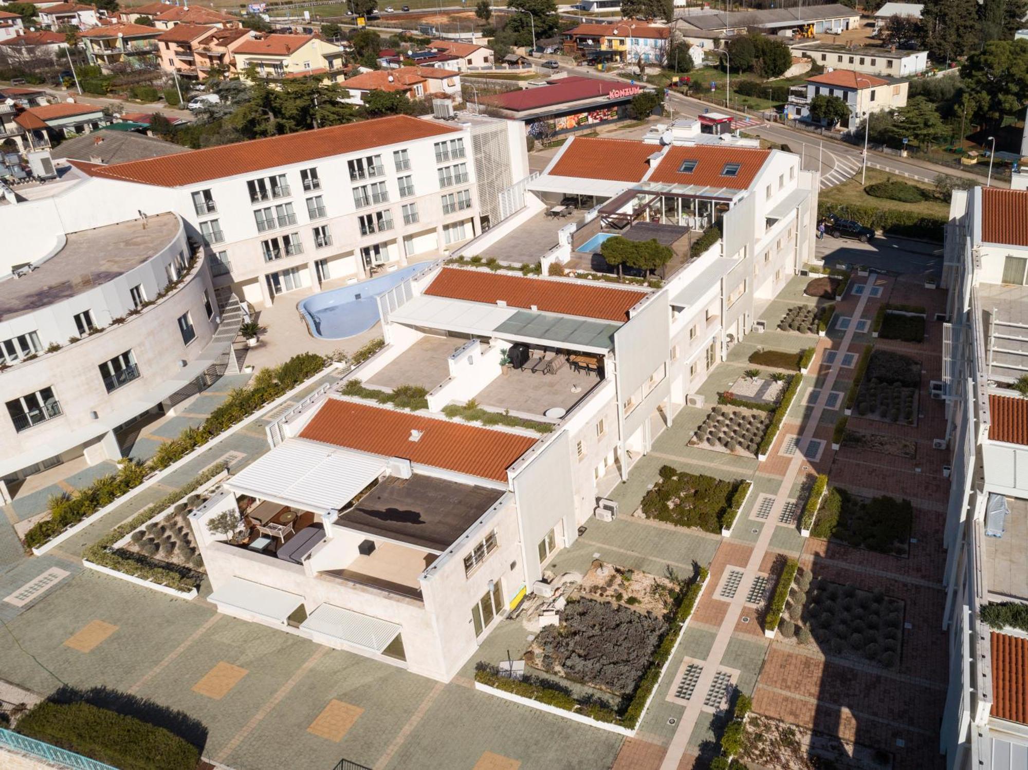 Humagum Sea View - Garden Palace Apartment Umag